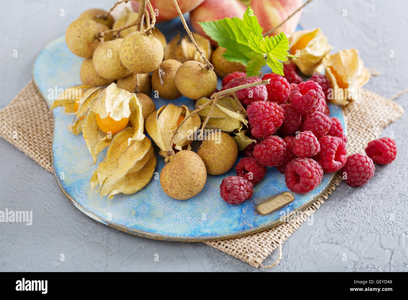Fresche e mature frutta tropicali board Foto Stock