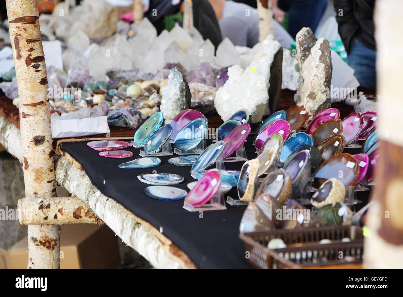 Stand con agate durante Lwowek Agate Estate, Polonia Foto Stock