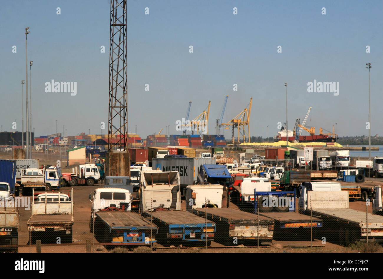 Banchine di carico e carrello cantiere, porto di Maputo, Mozambico Foto Stock