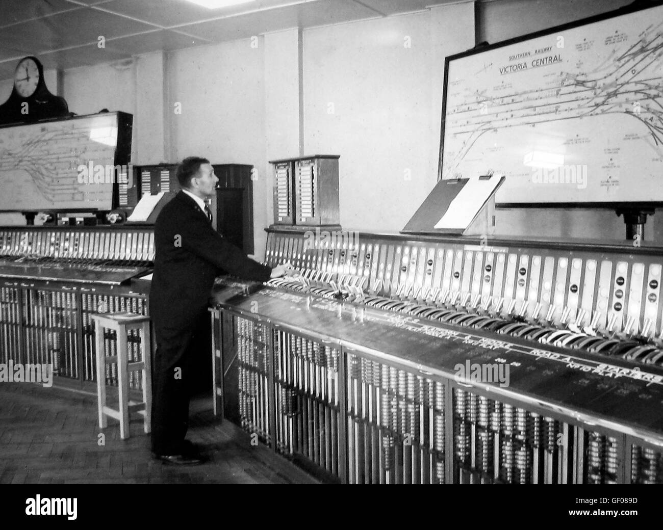 Stazione ferroviaria meridionale "Victoria" centrale sala di controllo - eventualmente 1940s Foto Stock