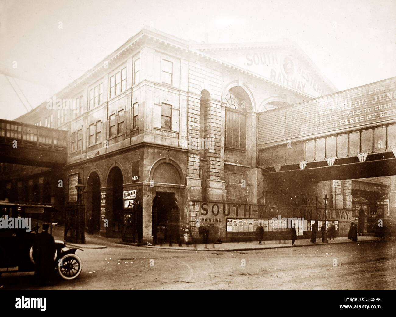 Svincolo Waterloo Stazione Ferroviaria, Londra - inizio novecento Foto Stock