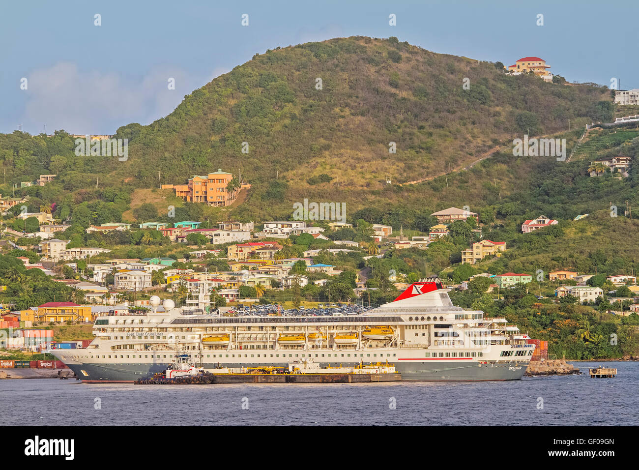 Navi da crociera ancorato in Basseterre St Kitts West Indies Foto Stock
