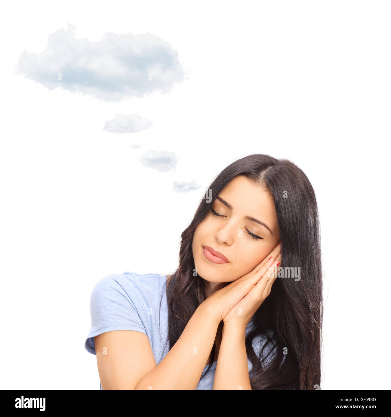 Serena donna che dorme e sognare con una nuvola galleggiante sopra la sua testa isolata su sfondo bianco Foto Stock