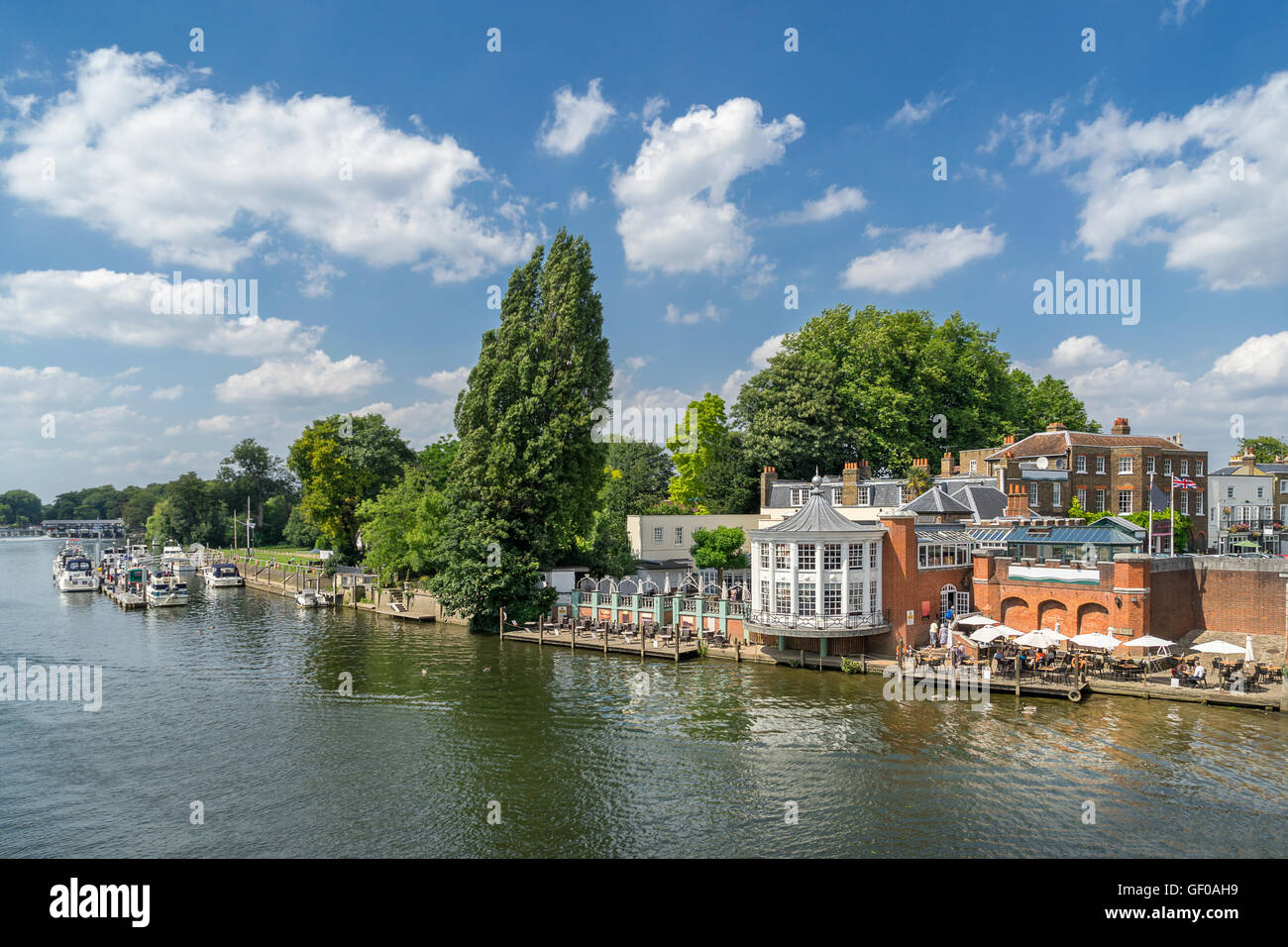 Kingston upon Thames sul Fiume Tamigi ad ovest di Londra Foto Stock