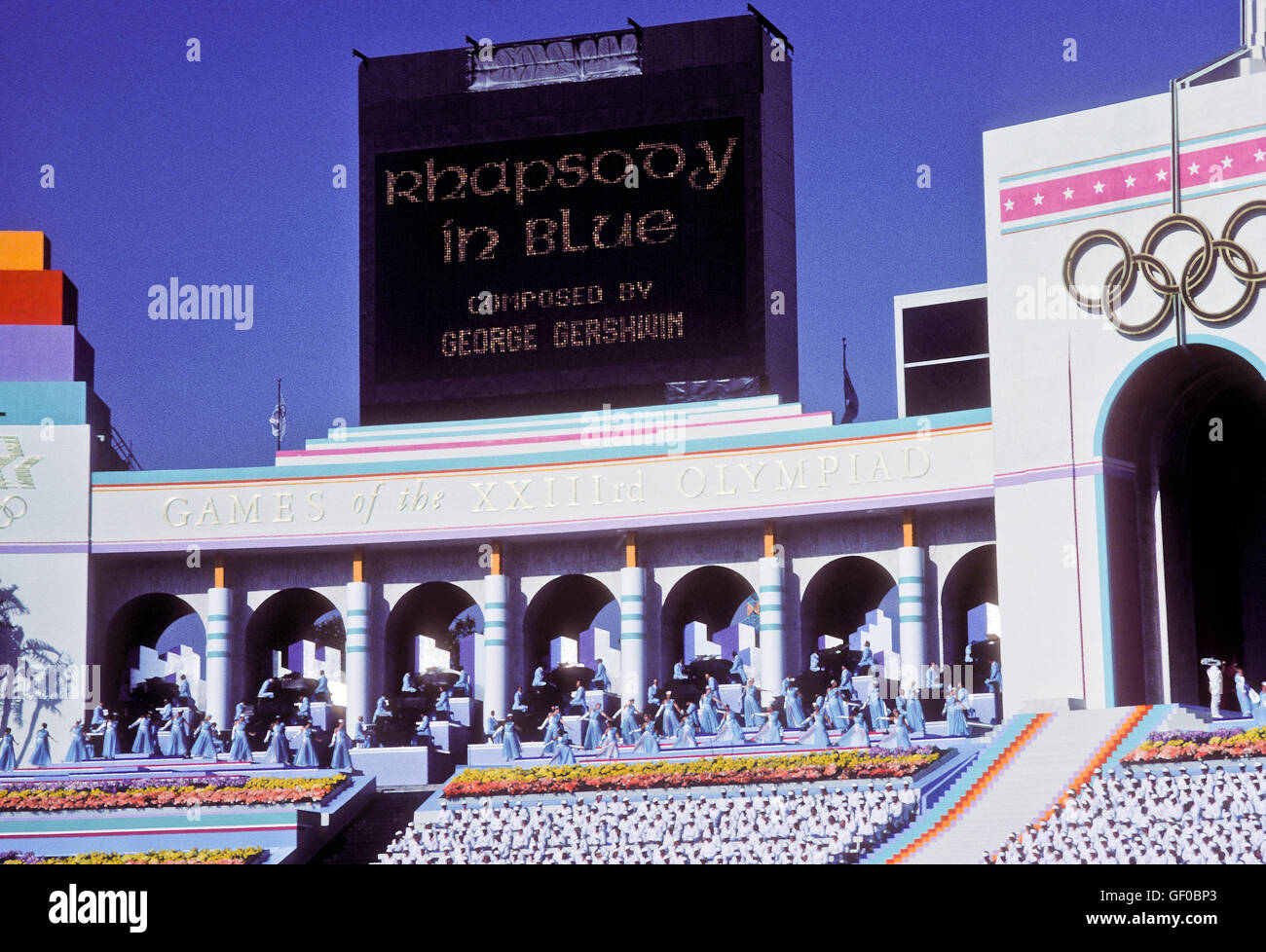 Spettacoli musicali durante la cerimonia di apertura a 1984 Giochi Olimpici di Los Angeles. Foto Stock