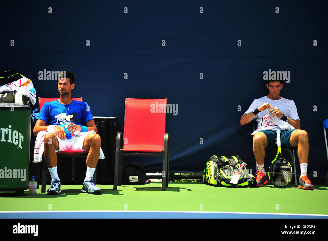 Novak Djokovic praticare al 2016 Toronto aperto Foto Stock