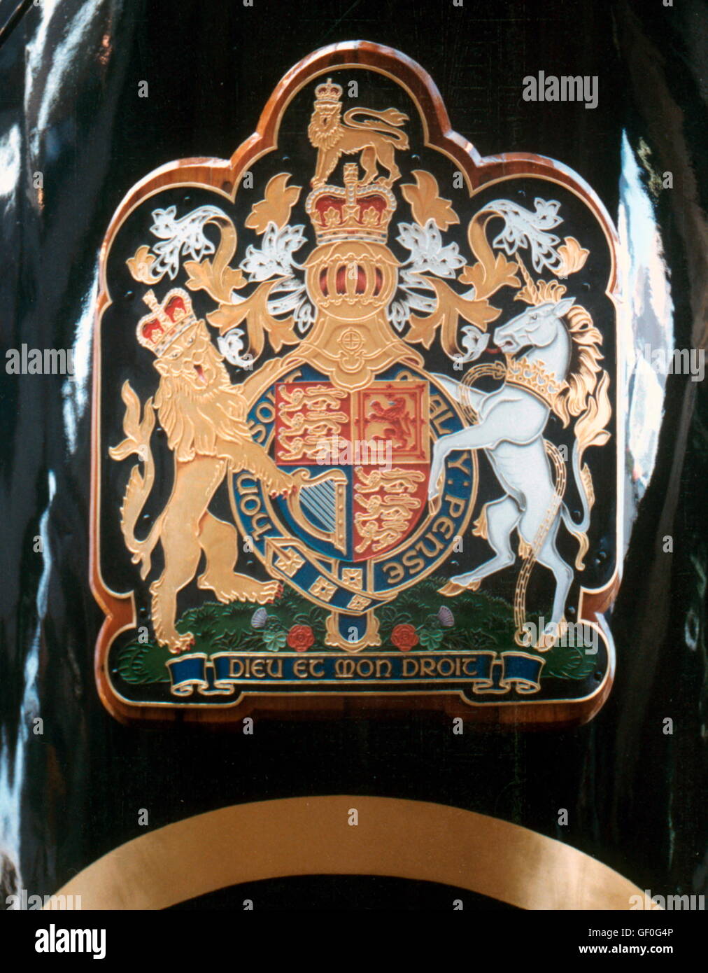 AJAX NEWS FOTO. 1995. In Inghilterra. - ROYAL YACHT - Royal Crest sulla prua del Royal Yacht Britannia. Foto:l'AJAX NEWS & servizio in funzione REF:14001 Foto Stock