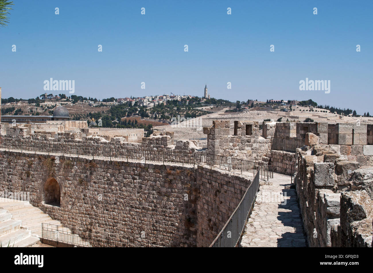 Gerusalemme: le mura che circondano la città vecchia. La corrente Mura furono costruite sotto il sultano Solimano il Magnifico tra il 1537 e il 1541 Foto Stock