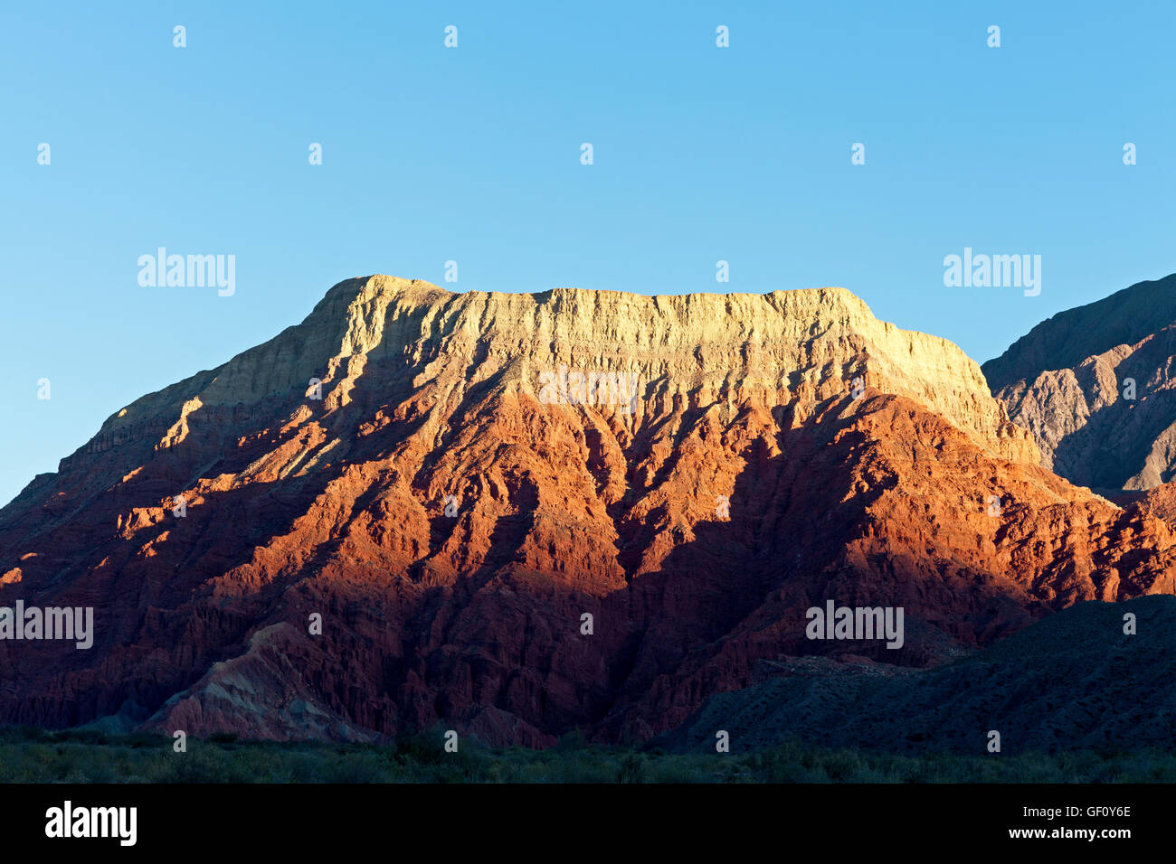 Rocce colorate in presenza di luce solare, Tilcara, provincia di Jujuy, Argentina Foto Stock