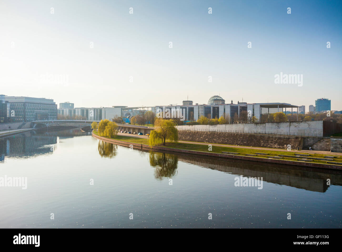 Spreebogenpark ed edifici governativi, Berlino, Tedesco Foto Stock