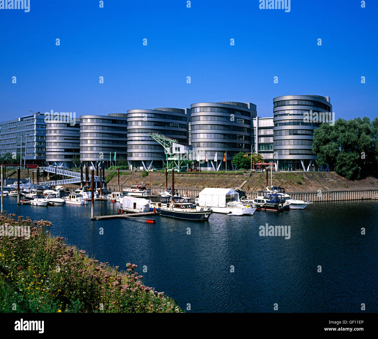 Cinque barche ufficio complesso, il Porto Interno di Duisburg, Germania Foto Stock