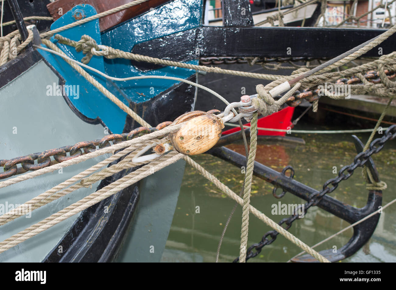 Blocco e affrontare sulla nave storica Foto Stock