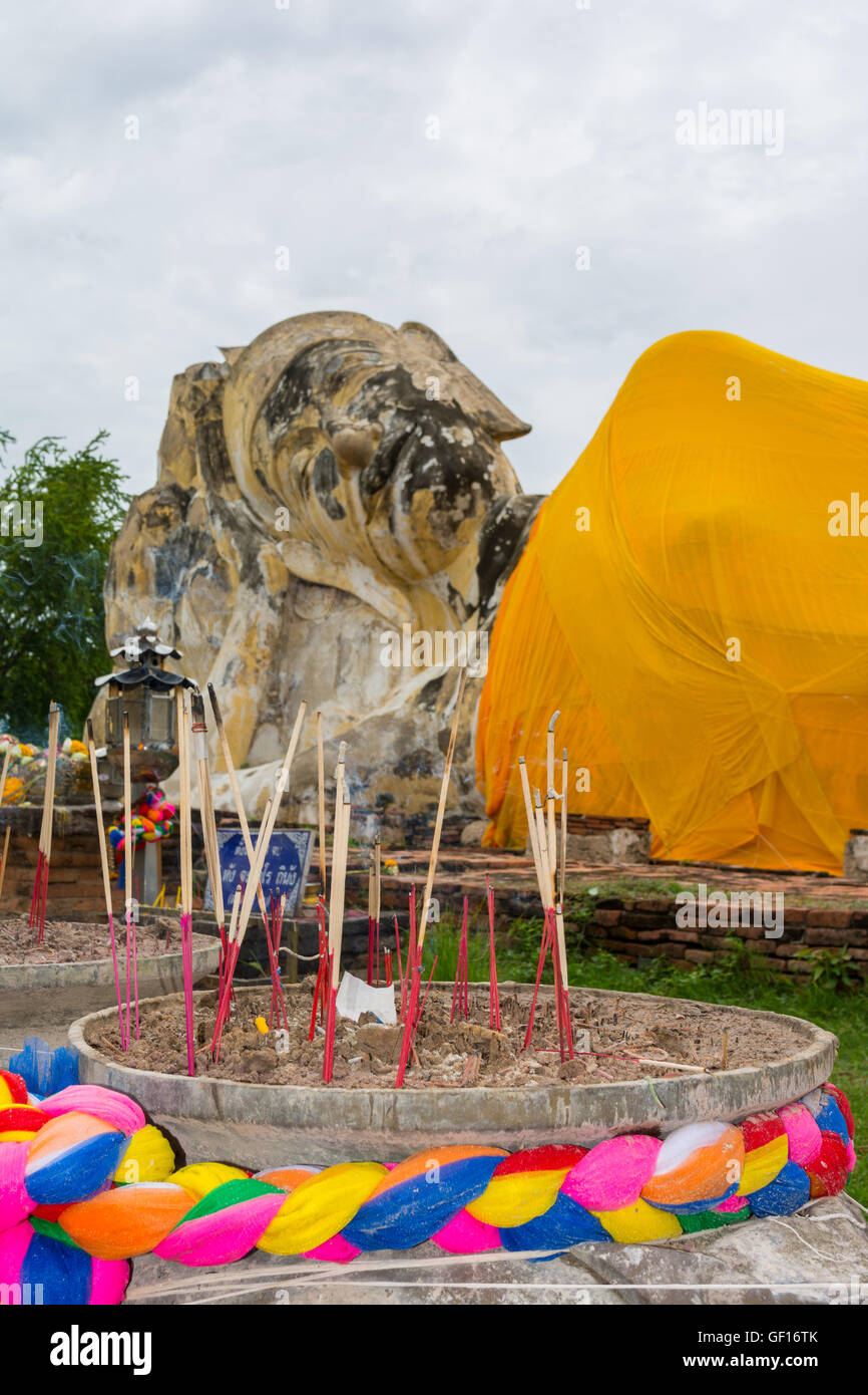 Buddha reclinato al Wat Lokayasutharam, Ayutthaya, Thailandia Foto Stock