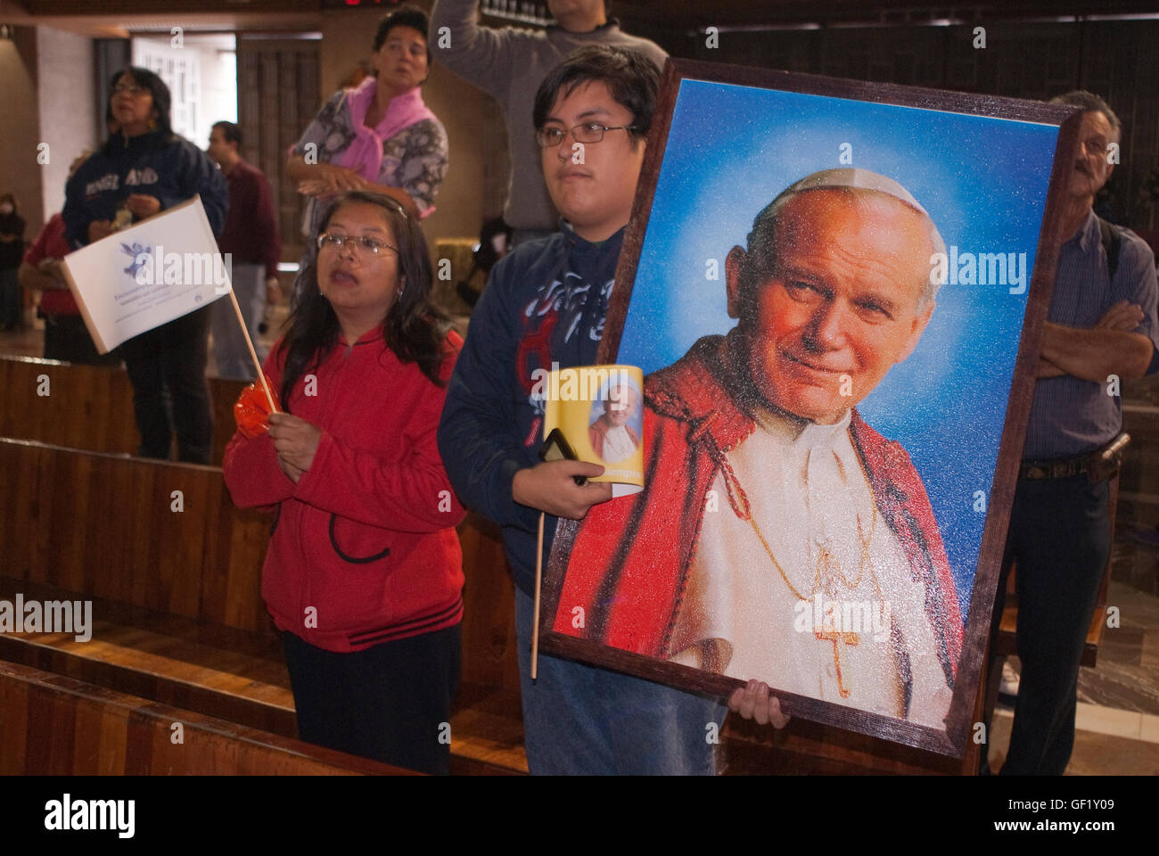 Le reliquie del recentemente beatificato Papa Giovanni Paolo II sono in un tour del Messico. Un campione del compianto Papa il sangue, sigillato in una fiala Foto Stock