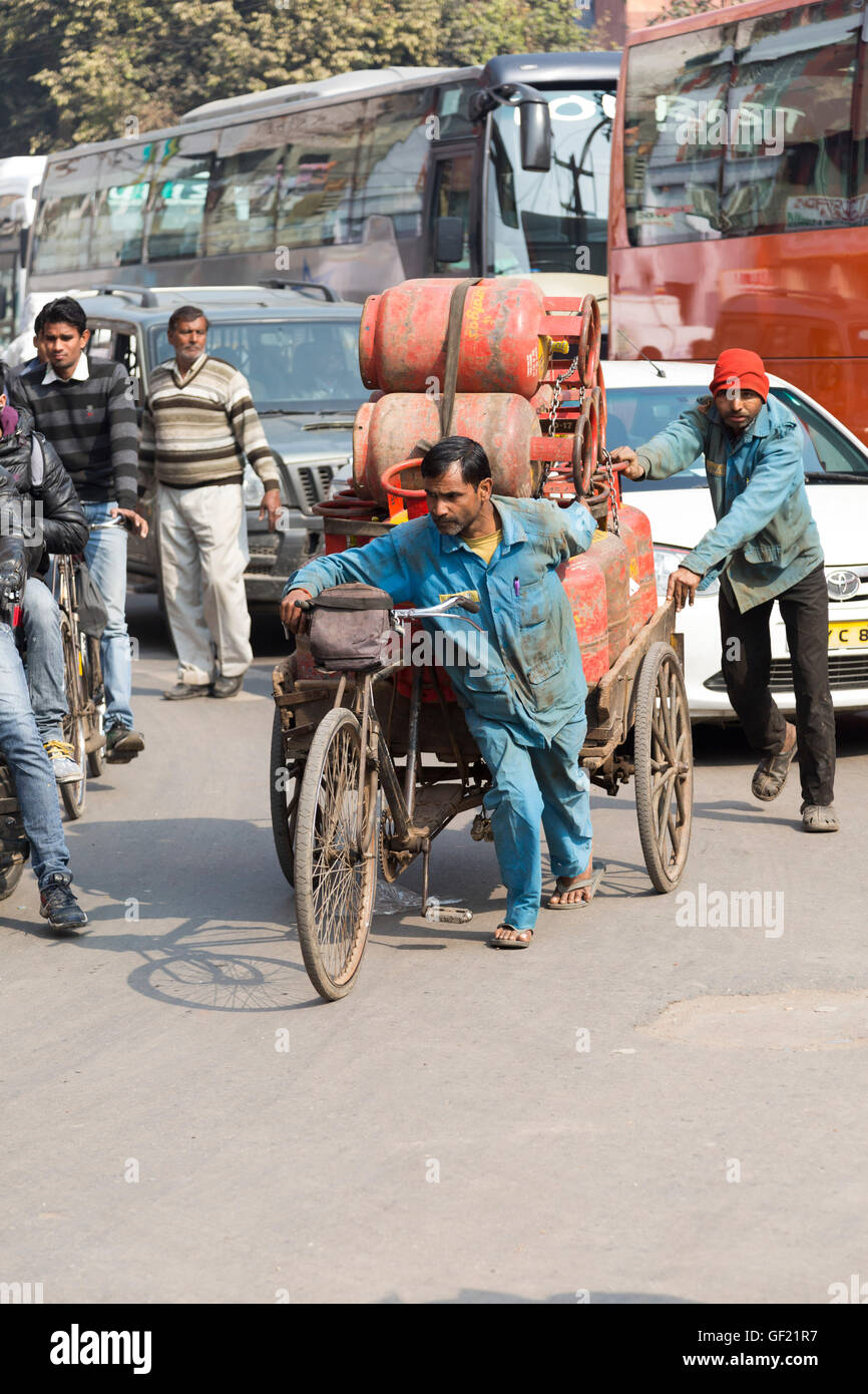 Mercato e quartiere bazaar Chandni Chowk, Delhi, India Foto Stock