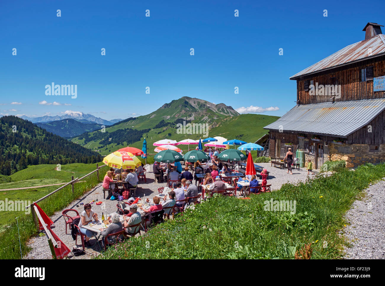 Ristorante Terrazza al Col des Annes. Le Grand Bornand, Alta Savoia, Francia. Foto Stock