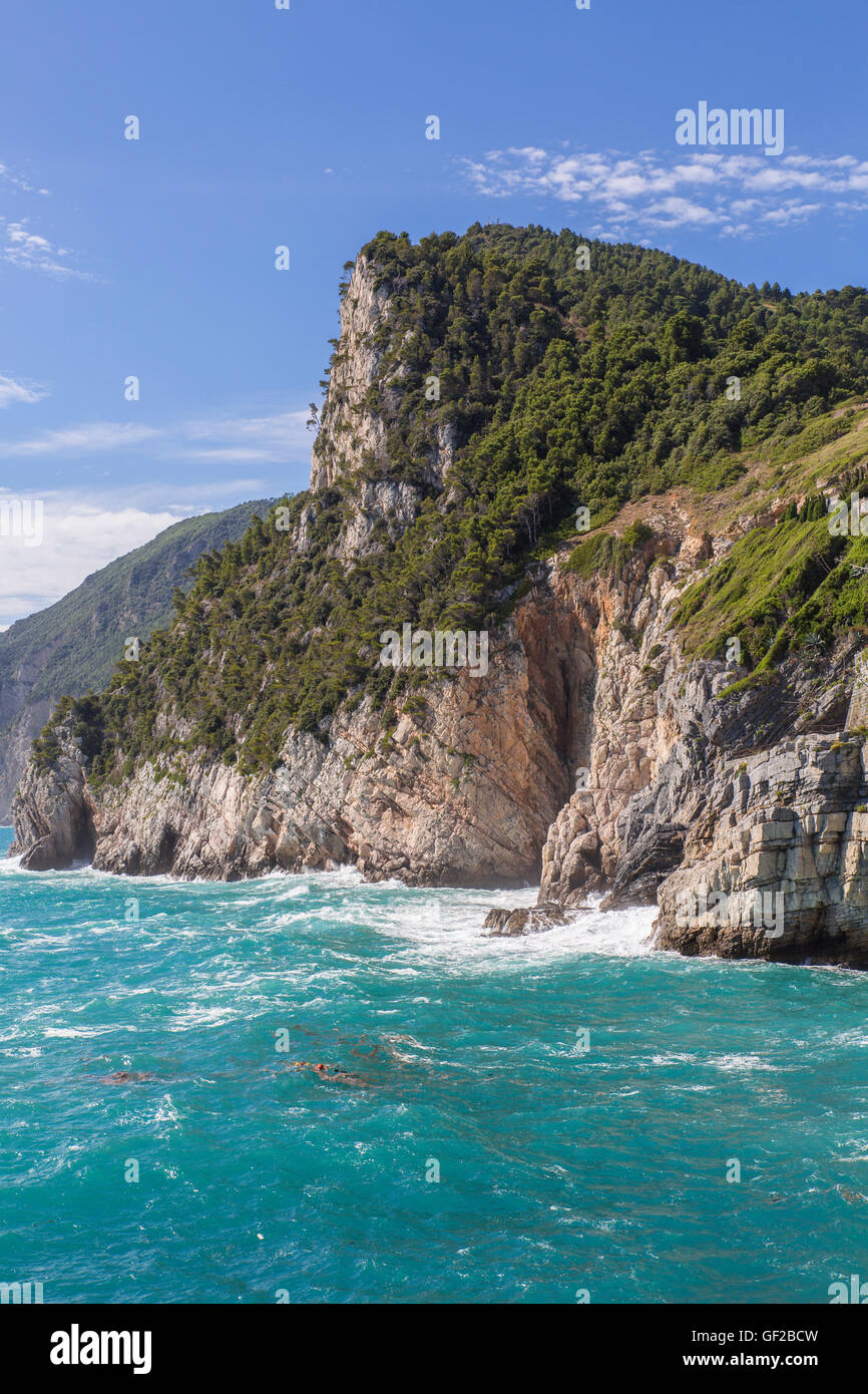 Cliff lungo la costa ligure vista dalla chiesa di ST-Peter, Portovenere Liguria, La Spezia, Genova, Italia, Europa, UE Foto Stock