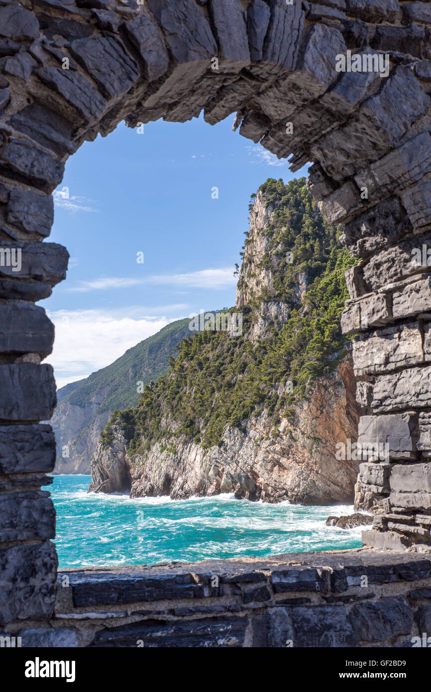 Cliff lungo la costa ligure vista dalla chiesa di ST-Peter, Portovenere Liguria, La Spezia, Genova, Italia, Europa, UE Foto Stock