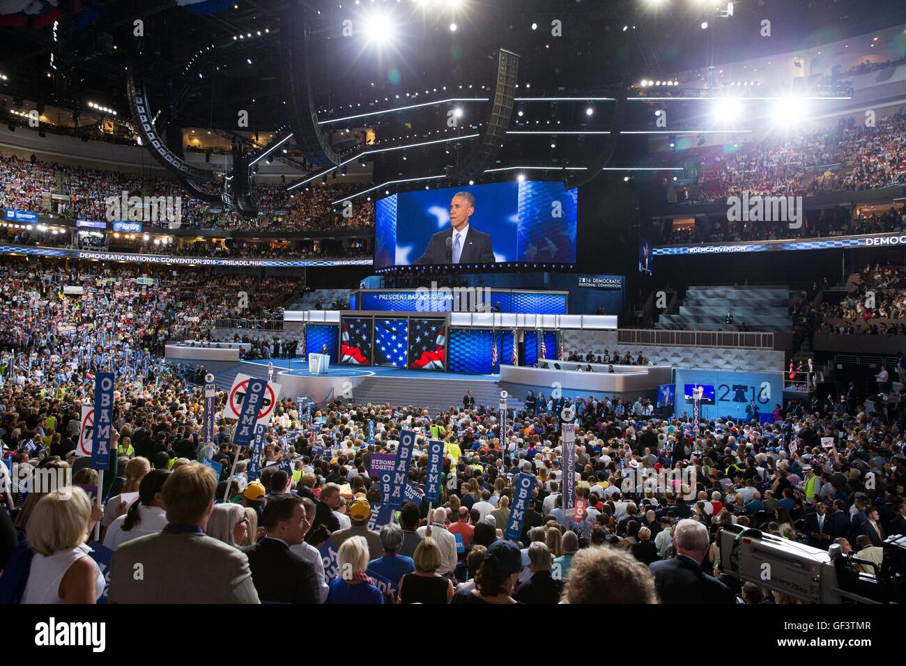 Philadelphia, Stati Uniti d'America. 27 Luglio, 2016. Stati Uniti Il presidente Barack Obama parla il terzo giorno del 2016 Convenzione Nazionale Democratica in Philadelphia, Pennsylvania, Stati Uniti, 27 luglio 2016. Credito: Li Muzi/Xinhua/Alamy Live News Foto Stock