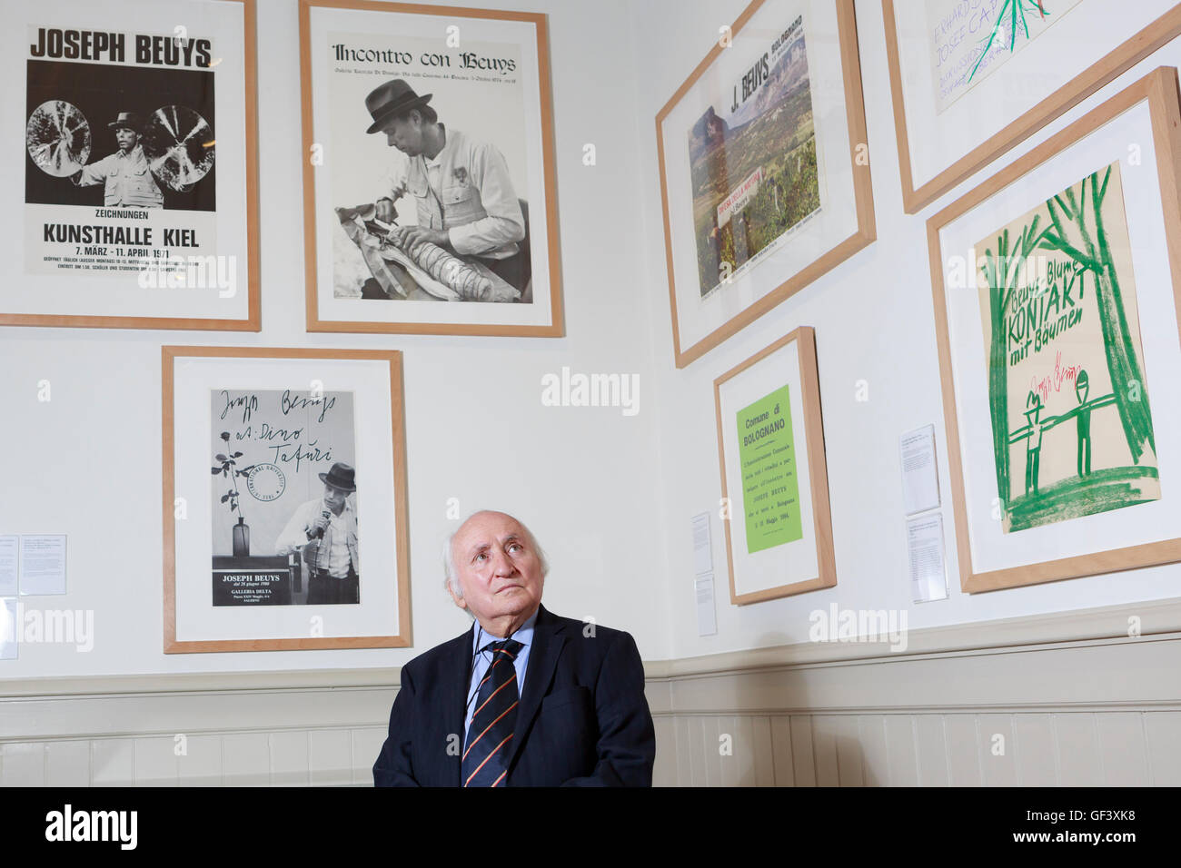 Edinburgh, Regno Unito. 28 Luglio, 2016. Premere view per il punto di riferimento mostra artista CAMERE: Joseph Beuys - un linguaggio di disegno e una foto-opportunità per il display senza precedenti Richard Demarco & Joseph Beuys - Una partnership unica. Credito: pak@ Mera/Alamy Live News Foto Stock