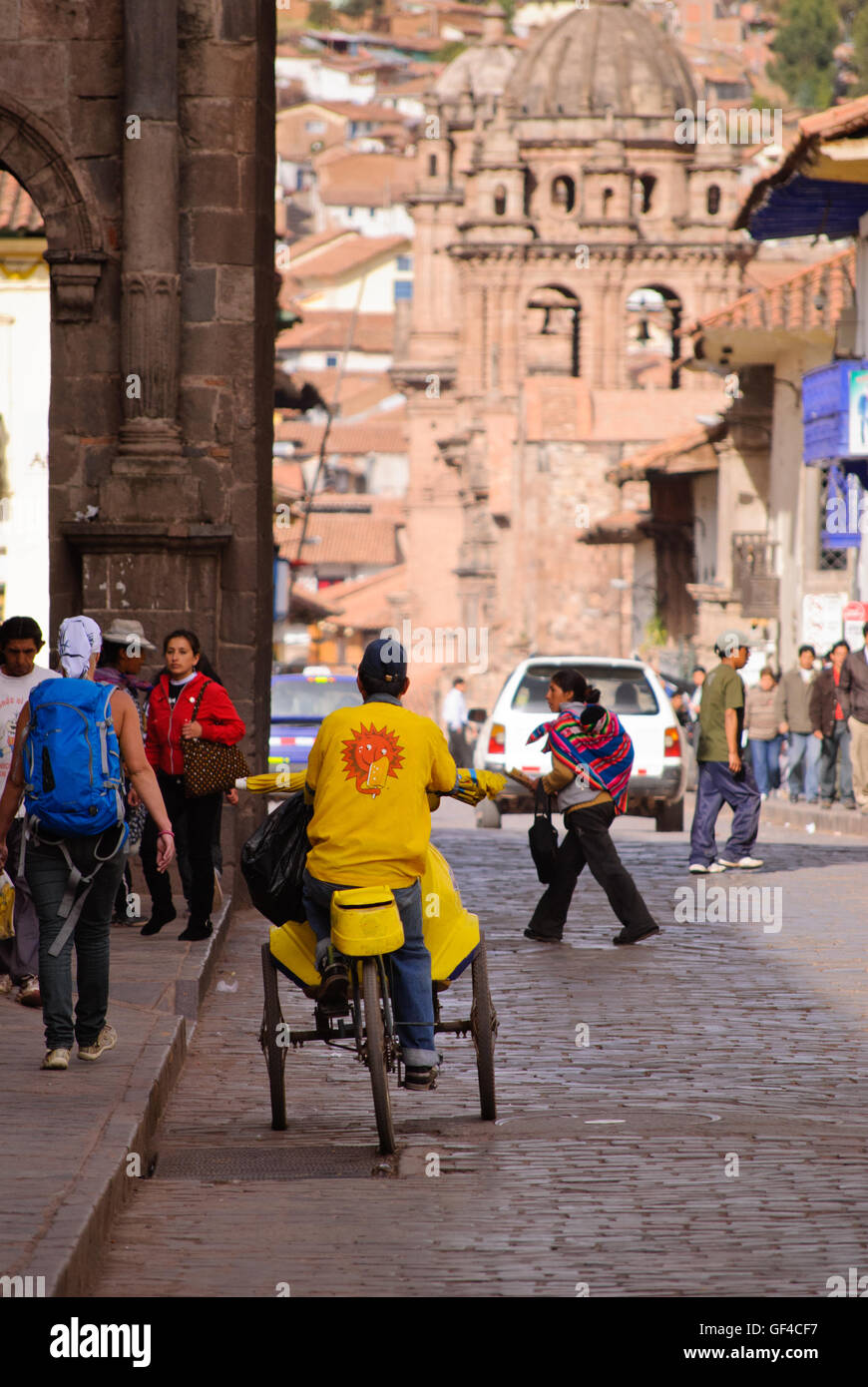 Il triciclo nella città di Cuzco Foto Stock