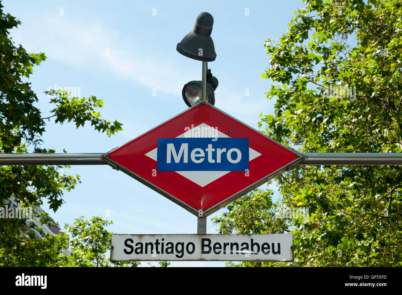 Santiago Bernabeu stazione segno della metropolitana di Madrid - Spagna Foto Stock