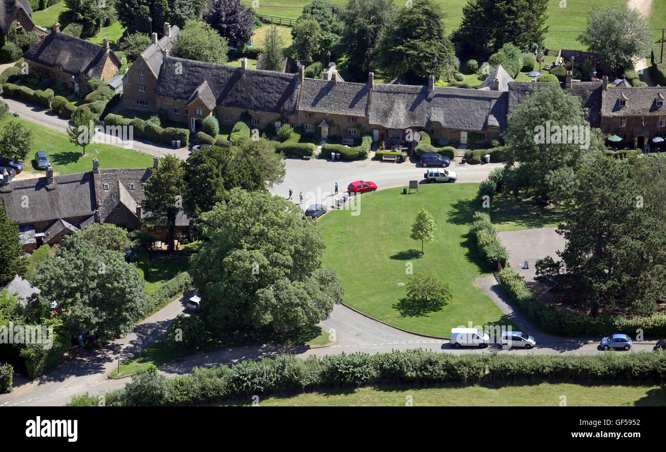 Vista aerea del Villaggio Verde alla grande Tew, Oxfordshire, Regno Unito Foto Stock