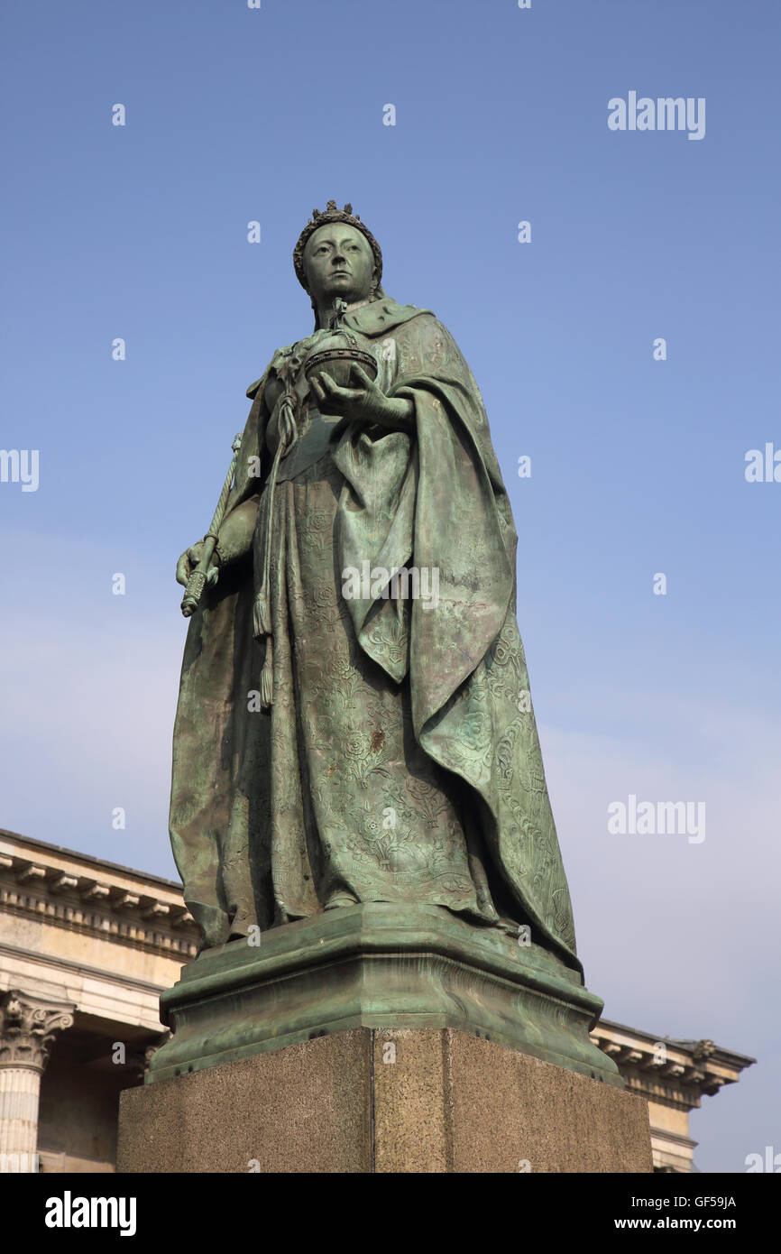 La regina Victoria statua in Victoria Square birmingham Foto Stock