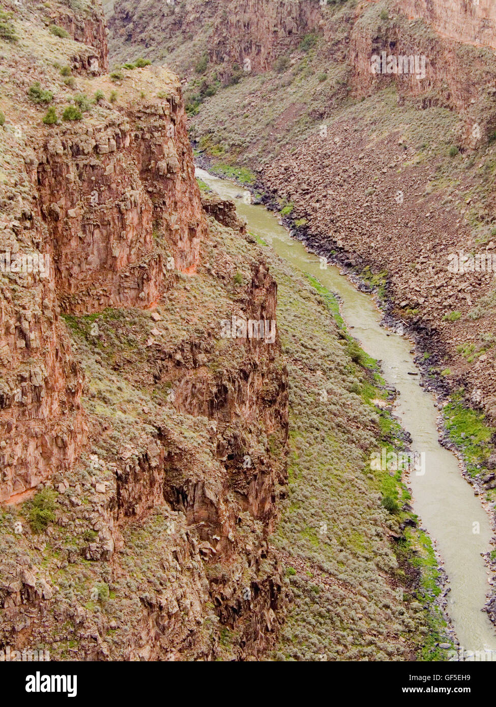 Il fiume Rio Grande vicino a Taos, Nuovo Messico. Foto Stock