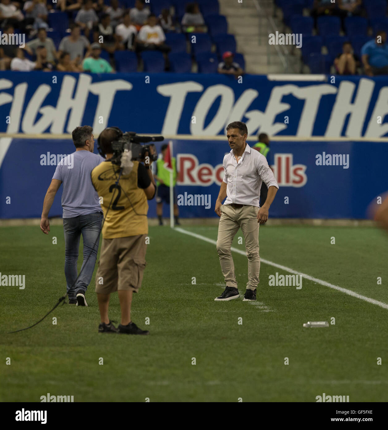 Harrison, NJ USA - Luglio 27, 2016: Estudiantes coach Nelson Rivas assiste partita amichevole tra FC Inter Milan & Estudiantes De La Plata a Red Bulls Arena si è conclusa nel tirante 1 -1 Foto Stock