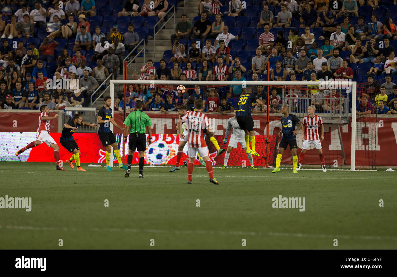 Harrison, NJ USA - Luglio 27, 2016: Team Estudiantes atacks durante la partita amichevole tra FC Inter Milan & Estudiantes De La Plata a Red Bulls Arena si è conclusa nel tirante 1 -1 Foto Stock