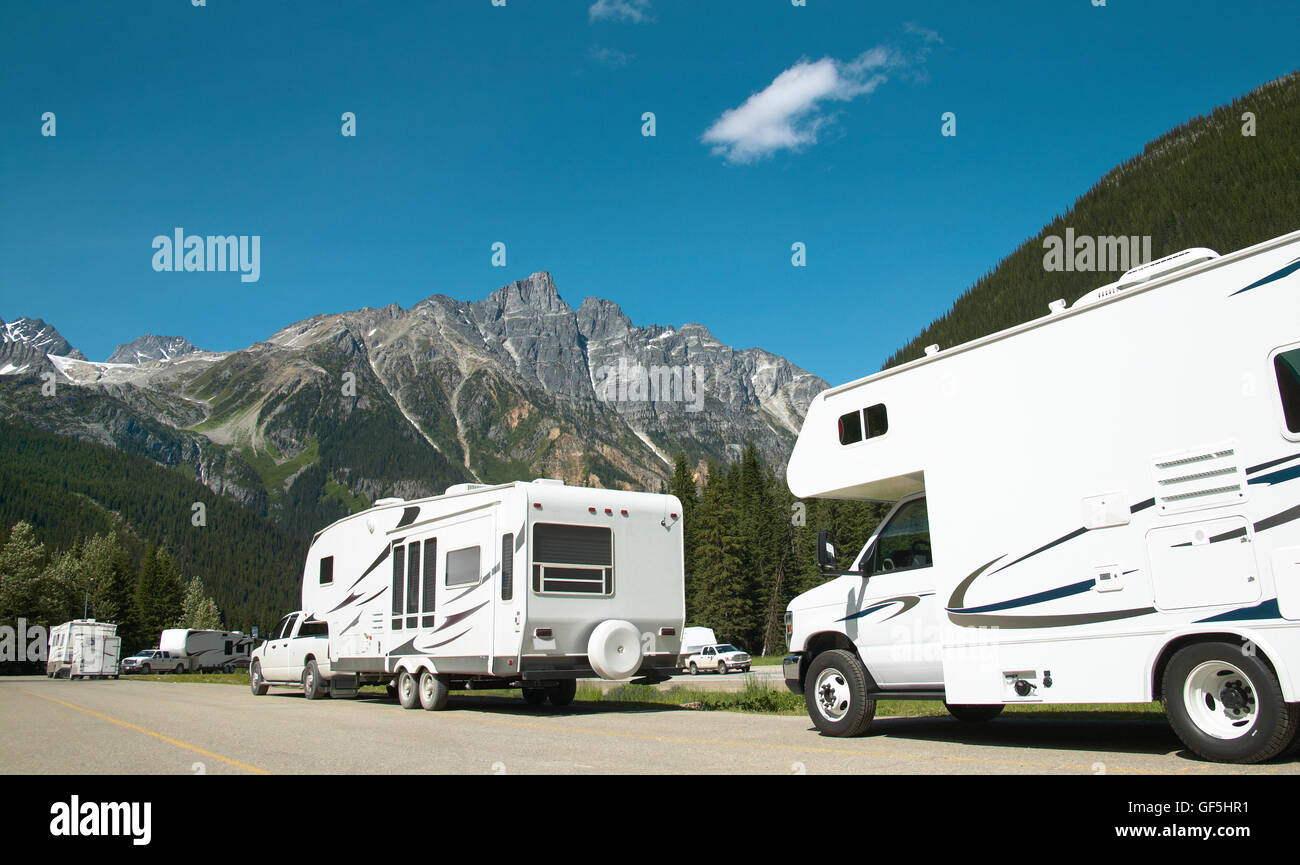 Motor homes in Canadian Rockies. British Columbia. In Canada. Posizione orizzontale Foto Stock