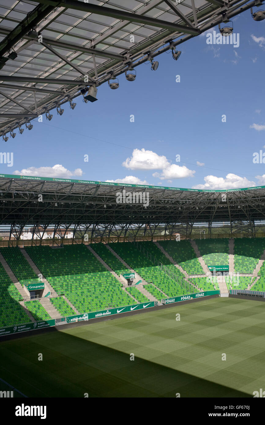 Groupama Arena football Stadium nei caldi pomeriggi d'estate Foto Stock