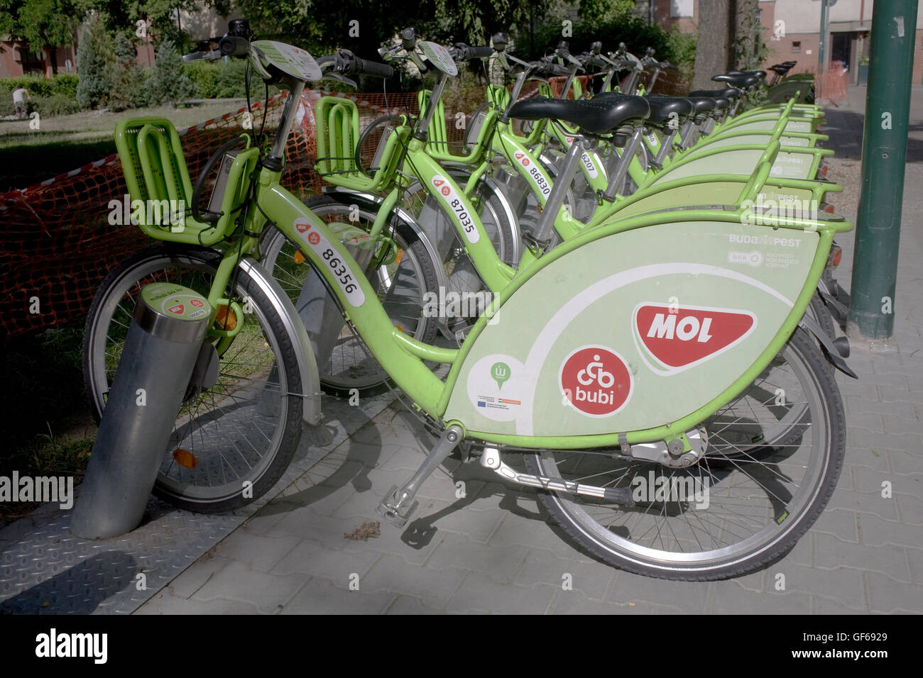 Le biciclette a noleggio presso Piazza Ferenc ter nel distretto IX Foto Stock