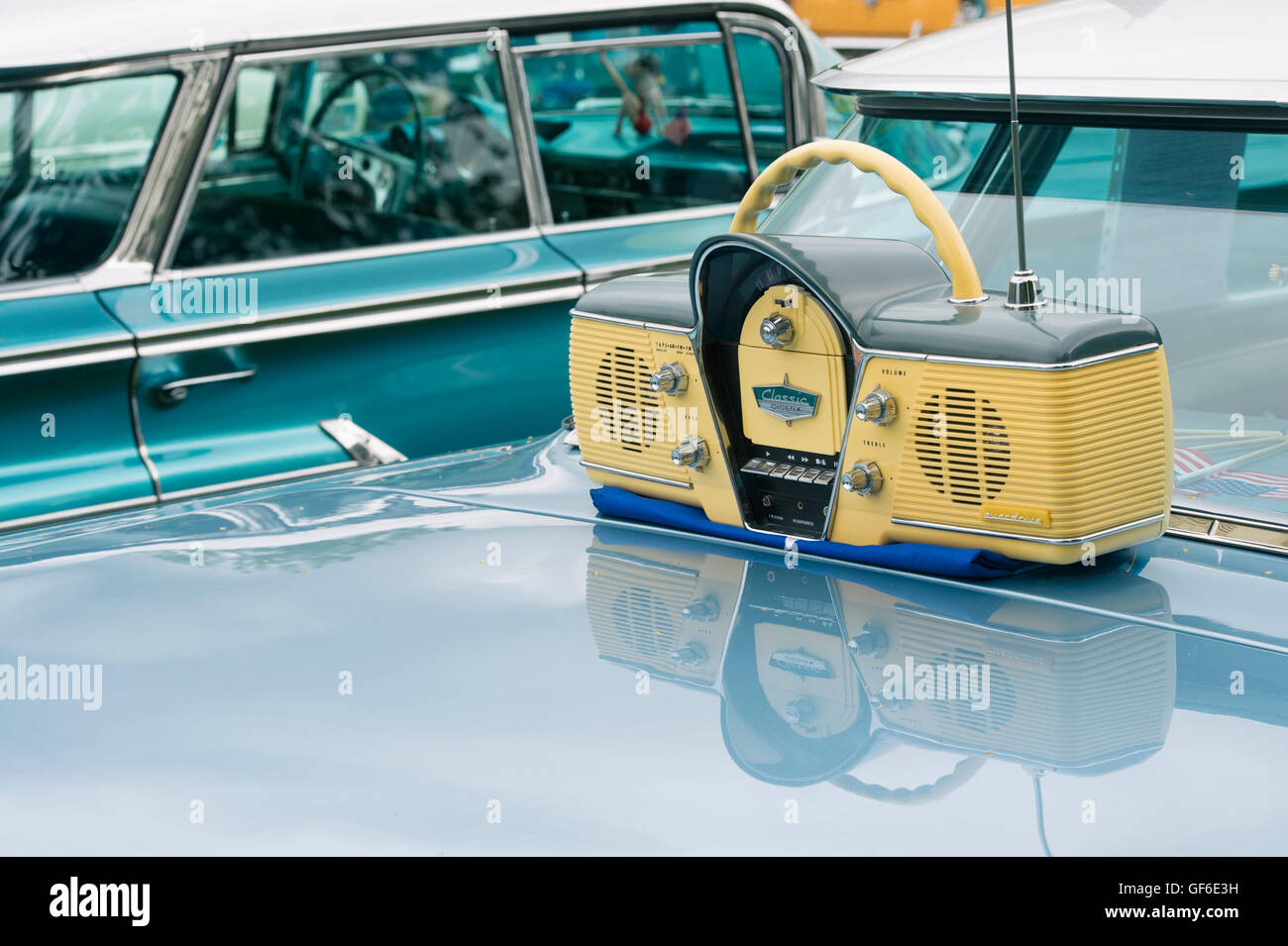 In stile vintage Cicena Classic overdrive radio sul retro di un american automobile Cadillac Foto Stock