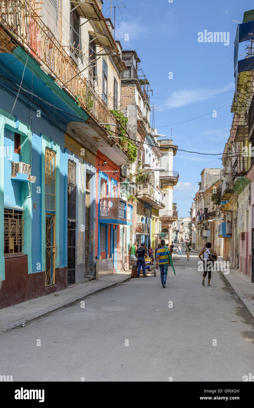 Scena di strada nel centro di Avana (Centro Habana), Havana, Cuba Foto Stock