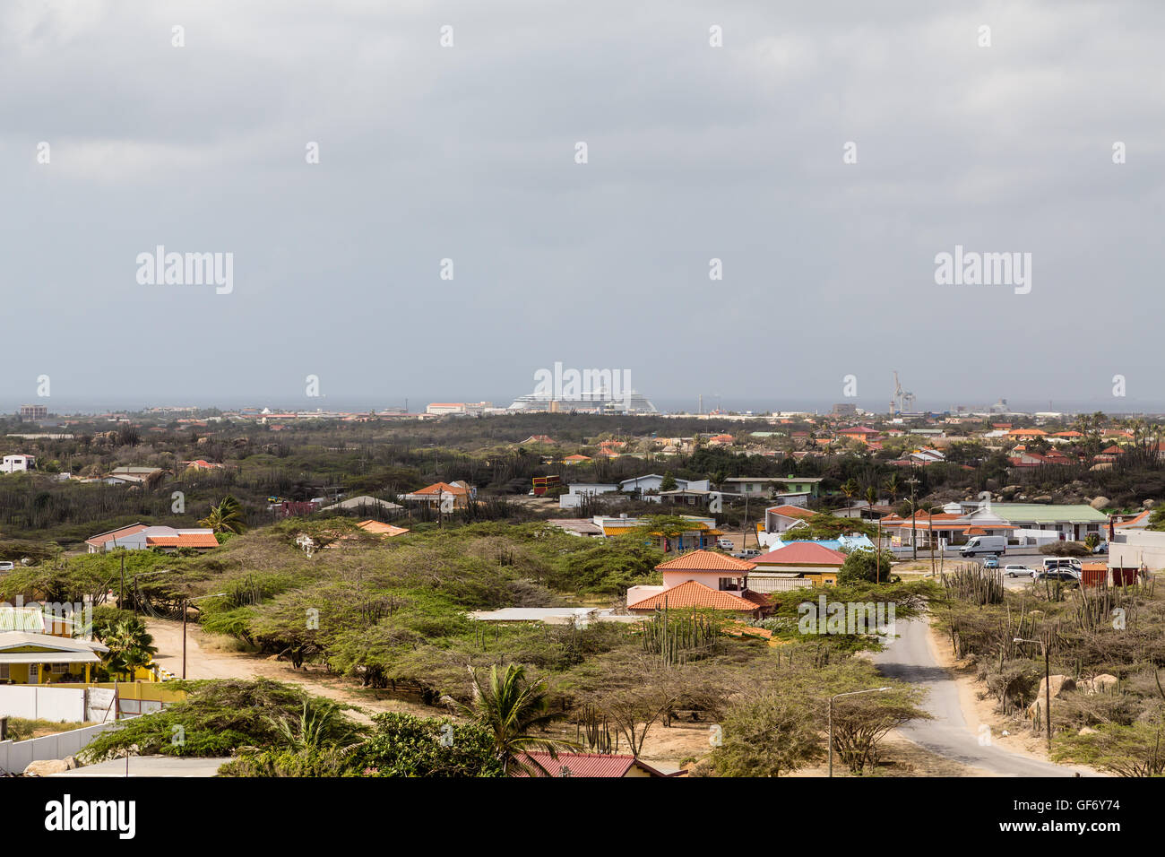 Case colorate sulle zone aride, ancora isola tropicale di Aruba Foto Stock