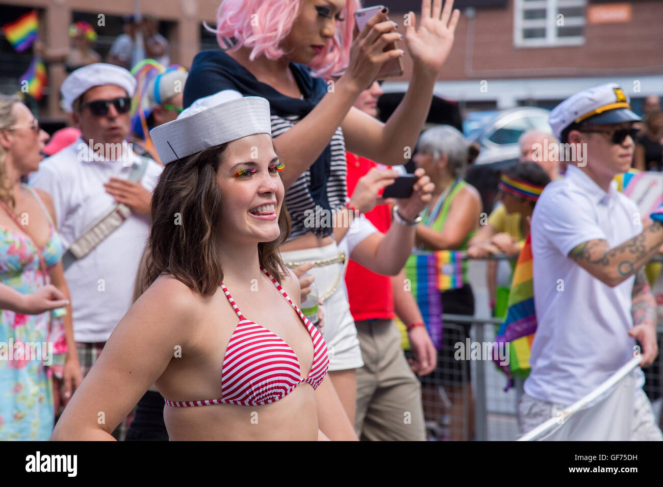 Toronto, CA - 3 Luglio 2016: i partecipanti a Toronto 2016 Gay Pride Parade Foto Stock