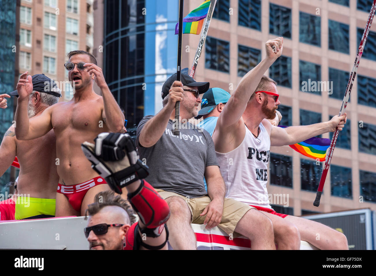 Toronto, CA - 3 Luglio 2016: i partecipanti a Toronto 2016 Gay Pride Parade Foto Stock