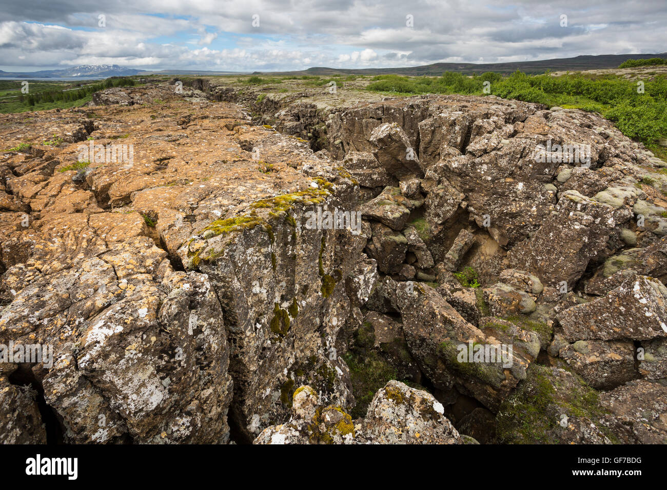 Thingvellir National Park, Islanda, guasto nel paesaggio causato dalla deriva continentale Foto Stock