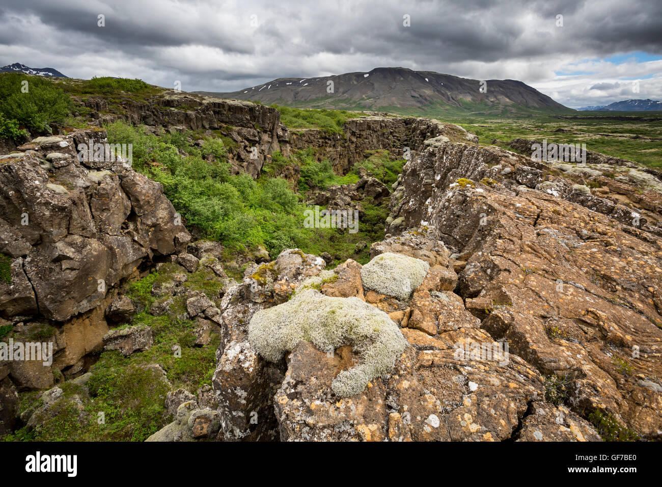 Thingvellir National Park, Islanda, guasto nel paesaggio causato dalla deriva continentale tra Nord America e Eurasian Foto Stock