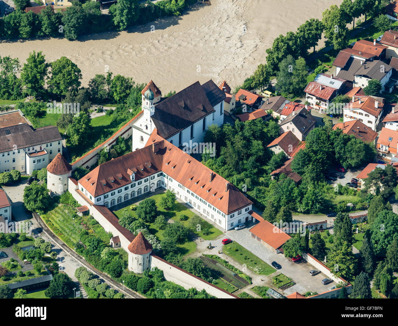 Monastero Francescano presso il fiume Lech, vista aerea, Füssen Füssen, Baviera, Germania Foto Stock