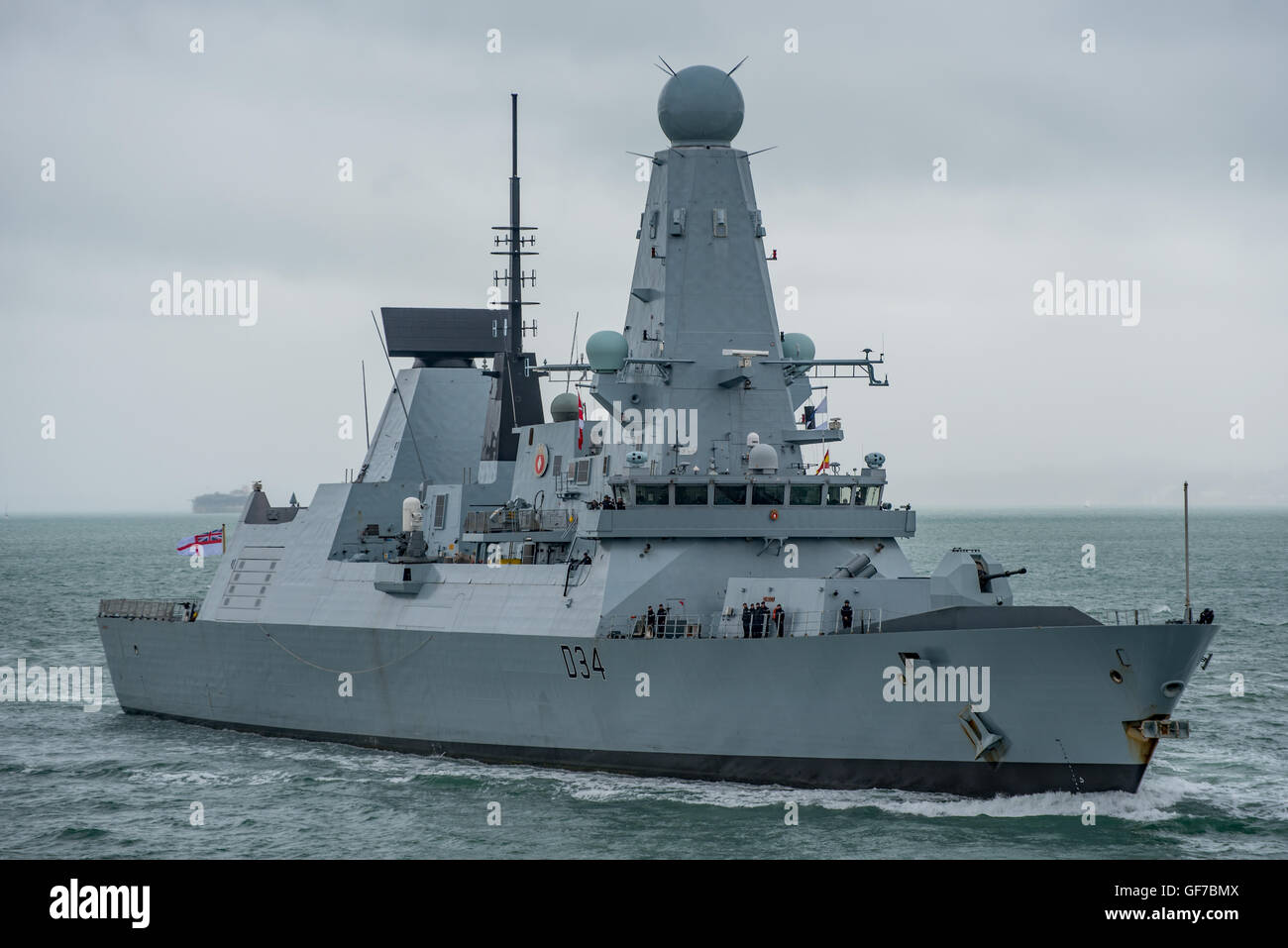 La British Royal Navy warship HMS Diamante (D34) un tipo 45 cacciatorpediniere arrivando a Portsmouth, nel Regno Unito il 28 luglio 2016. Foto Stock