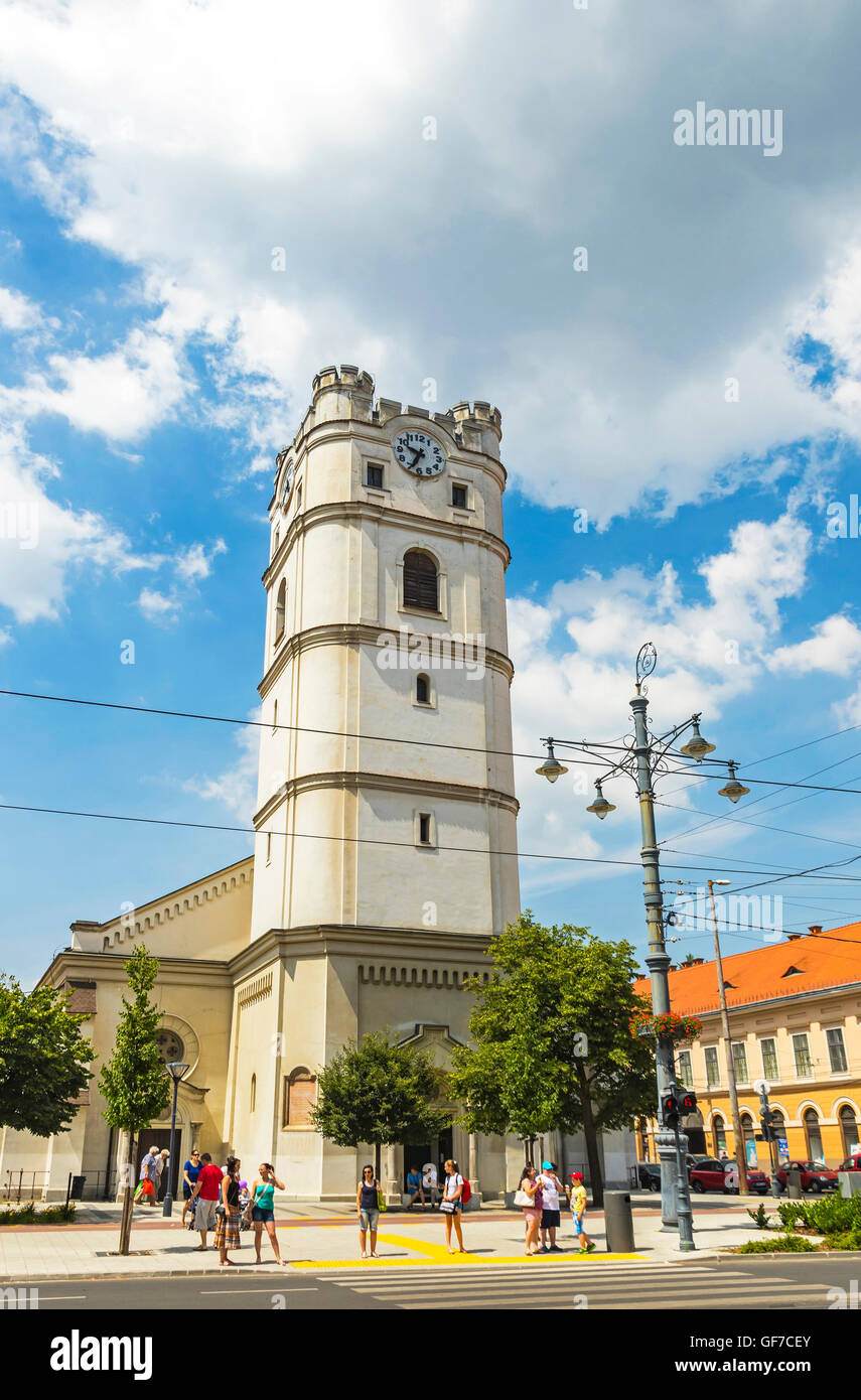 Torre della chiesa riformata (ungherese: Reformatus Kistemplom) su Piac utca nella città di Debrecen, Ungheria Foto Stock
