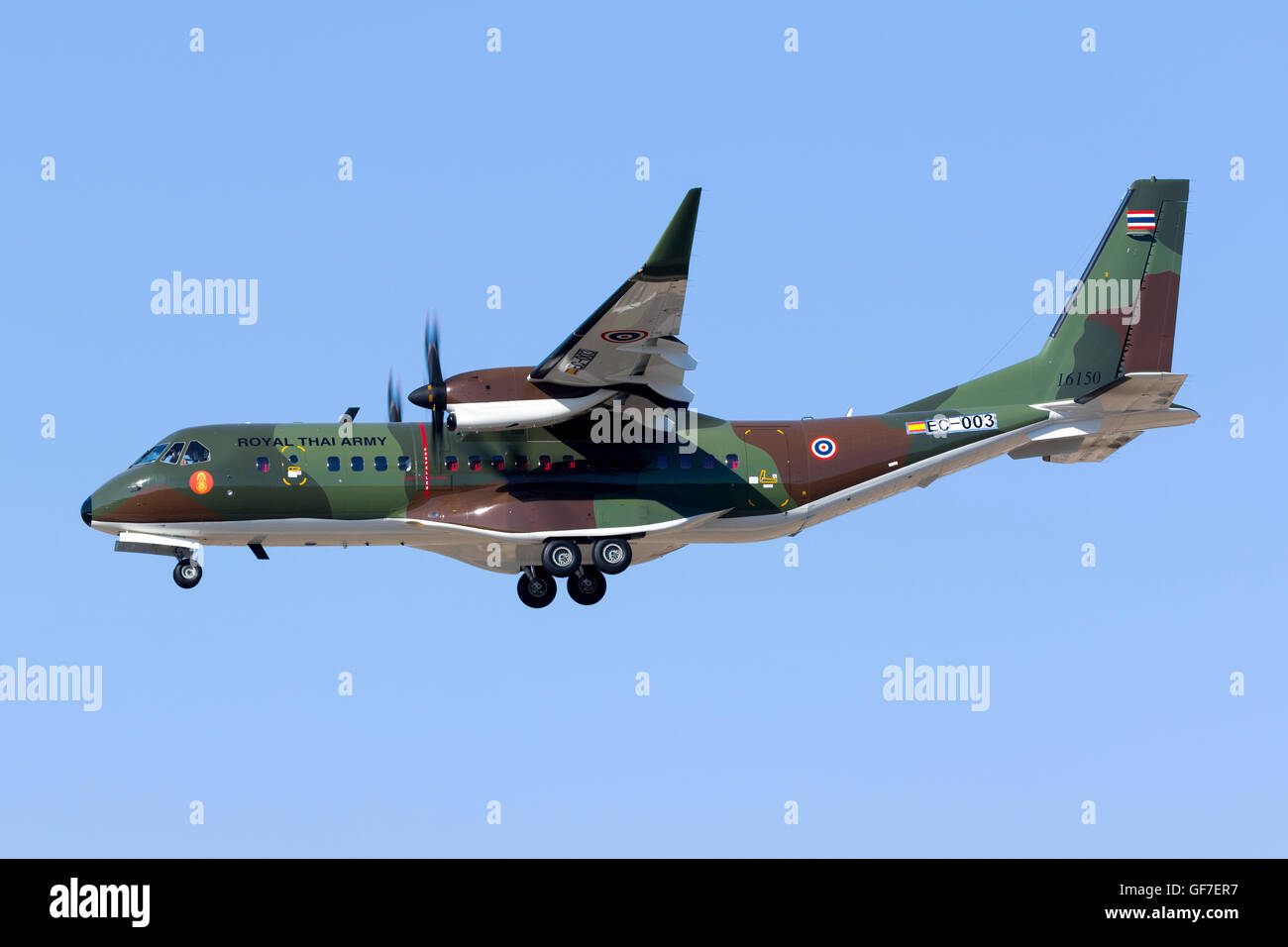 Royal Thai Army CASA C-295W sul volo di consegna. Questo è il primo C-295 per l'esercito thailandese. Foto Stock