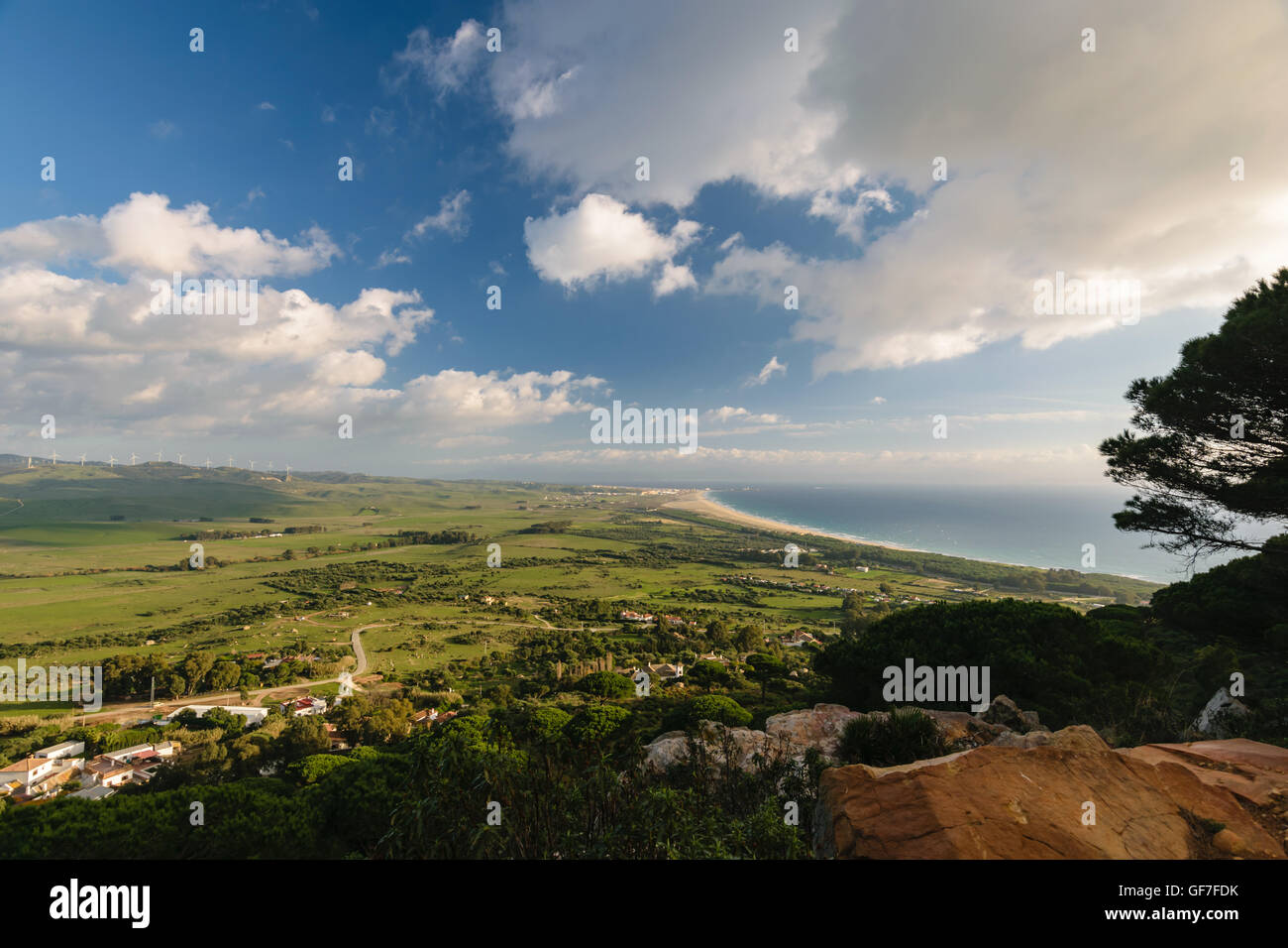 Vista sull'outback Tarifa, stretto di Gibilterra, Spagna Foto Stock