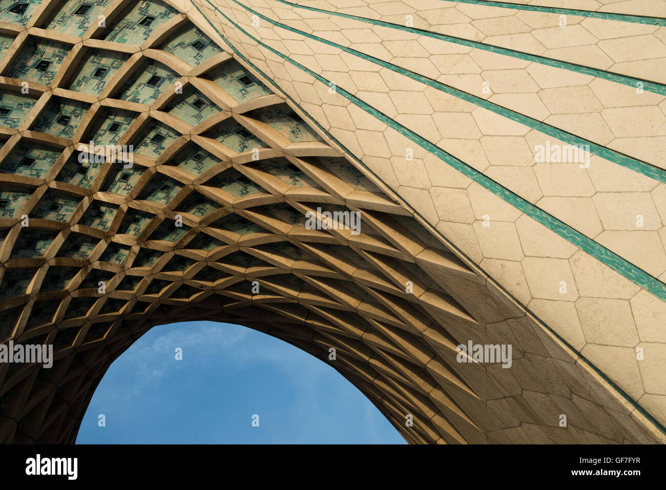 Borj-e Azadi (Liberty Torre). La torre costruire come un monumento segna l'entrata ovest della città ed era il simbolo di Teheran. Foto Stock