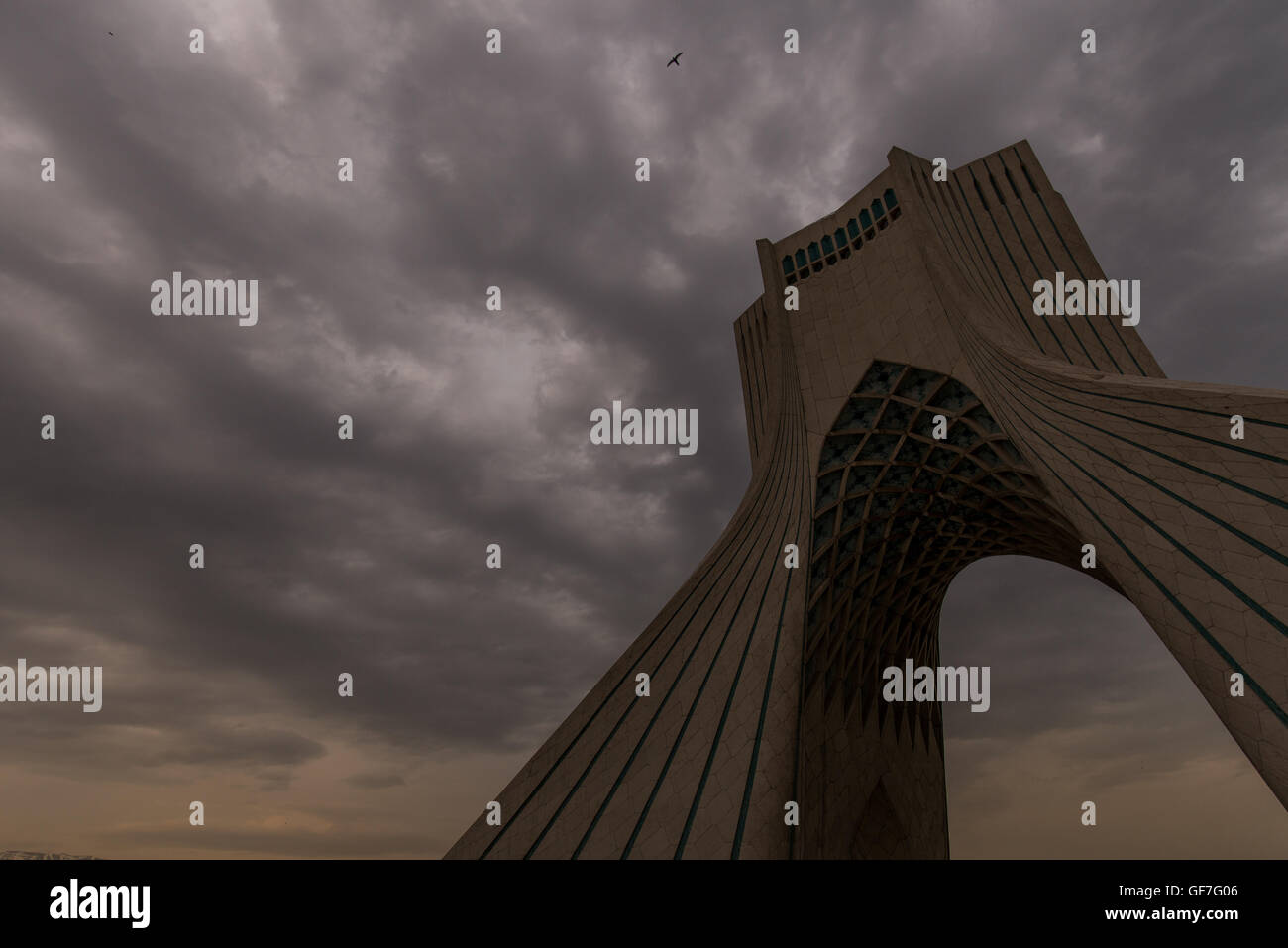 Borj-e Azadi (Liberty Torre). La torre costruire come un monumento segna l'entrata ovest della città ed era il simbolo di Teheran. Foto Stock