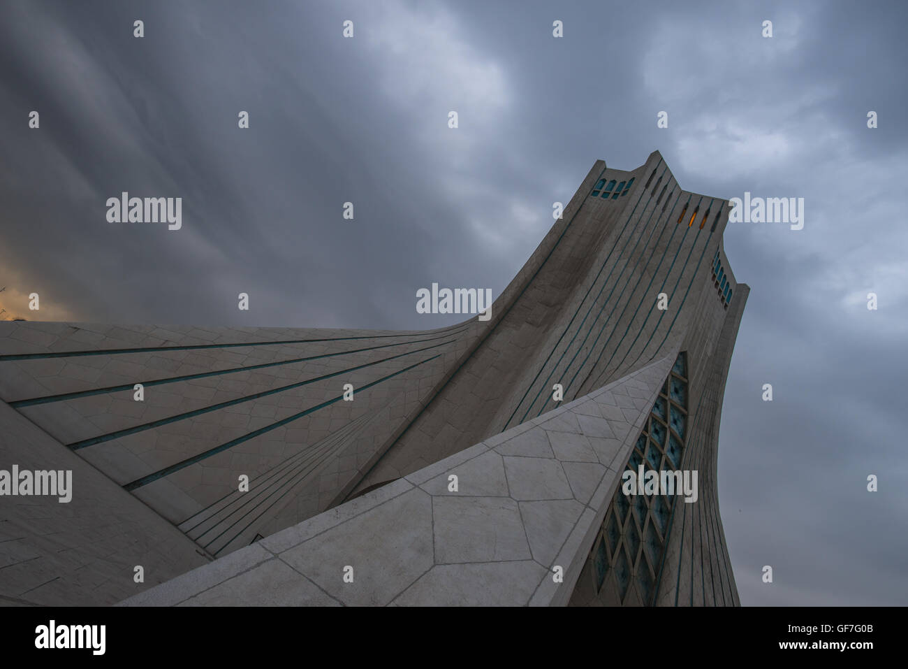 Borj-e Azadi (Liberty Torre). La torre costruire come un monumento segna l'entrata ovest della città ed era il simbolo di Teheran. Foto Stock