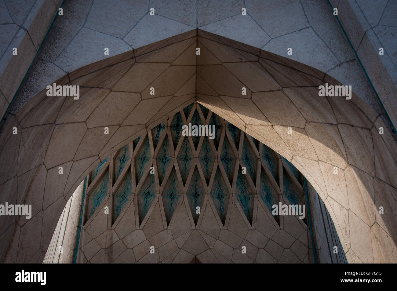 Borj-e Azadi (Liberty Torre). La torre costruire come un monumento segna l'entrata ovest della città ed era il simbolo di Teheran. Foto Stock